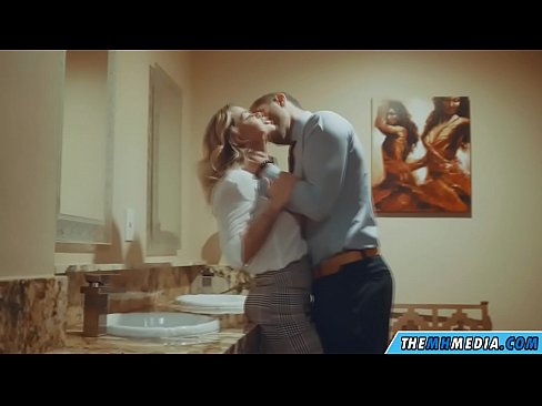 ❤️ Калі грудастая бландынка спакушае цябе ў грамадскім туалете ️❌ Рускае порна у нас be.libporno.ru ❌❤